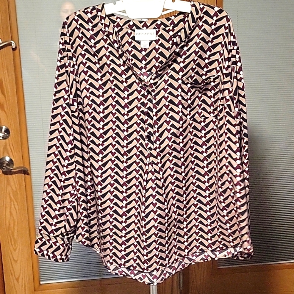 Plus size geometric print blouse
